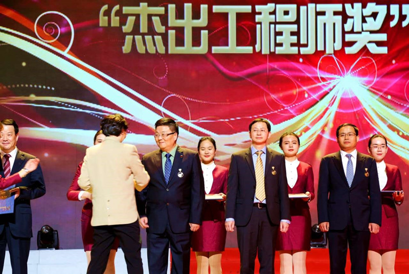 九游会药业董事长肖伟获中药行业首枚“杰出工程师奖”