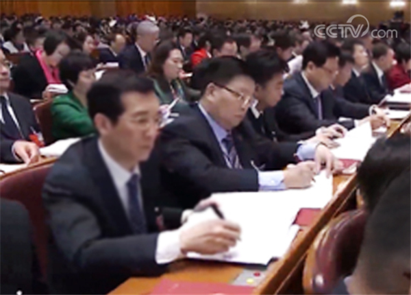 紧跟时代步伐 倾听两会声音——九游会药业组织收看第十三届全国人民代表大会开幕式