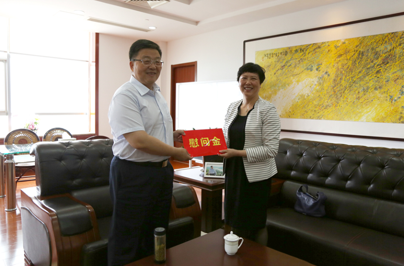 市科协主席许东方一行走访慰问九游会药业优秀科技企业家肖伟董事长